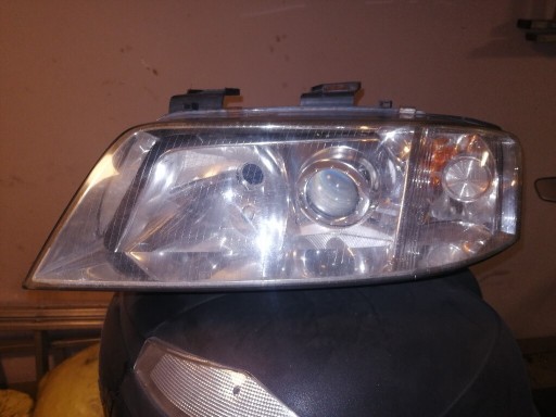 Zdjęcie oferty: Lampa przednia do Audi a6 c5 