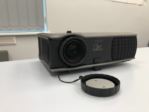 Zdjęcie oferty: Projektor Dell 2400MP + torba/pokrowiec