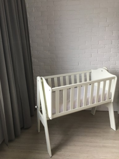 Zdjęcie oferty: Biała kołyska niemowlęca z materacem