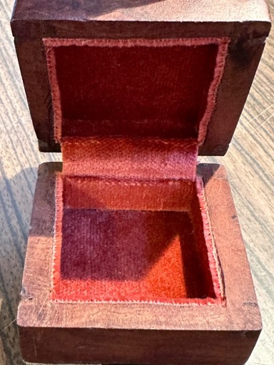 Zdjęcie oferty: Stare drewniane pudełeczko na biżuterię 