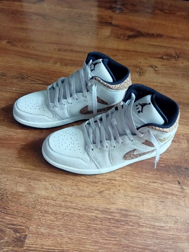 Zdjęcie oferty: NOWE ORYGINALNE Buty Nike Air Jordan 1 mid SE