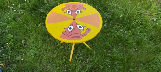 Zdjęcie oferty: Stolik z parasolem, 2 krzesła i taczka dla dzieci