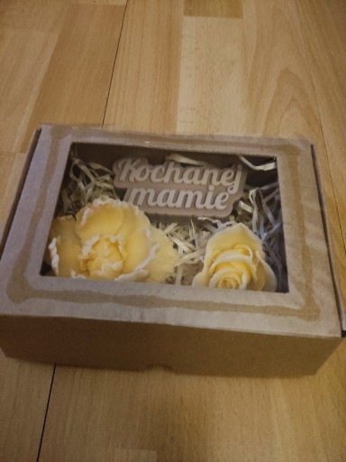 Zdjęcie oferty: Flowerbox pudełko kwiaty mydlane Dzień Mamy 