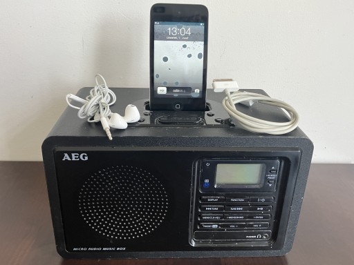 Zdjęcie oferty: iPod 4gen.8GB + stacja dokujaca z radiem AEG.