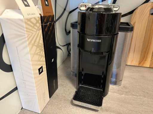 Zdjęcie oferty: Ekspres do kawy Nespresso Vertuo