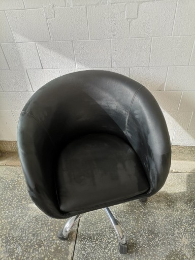 Zdjęcie oferty: Krzesło biurowe obrotowe tapicerowane czarne