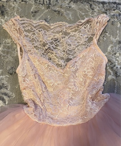 Zdjęcie oferty: Krótka sukienka balowa w kolorze pudrowego różu 