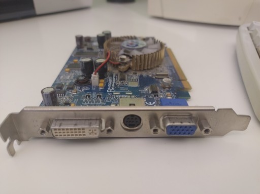 Zdjęcie oferty: Karta graficzna Gigabyte GV-RX60P128DE. 128MB Radeon 