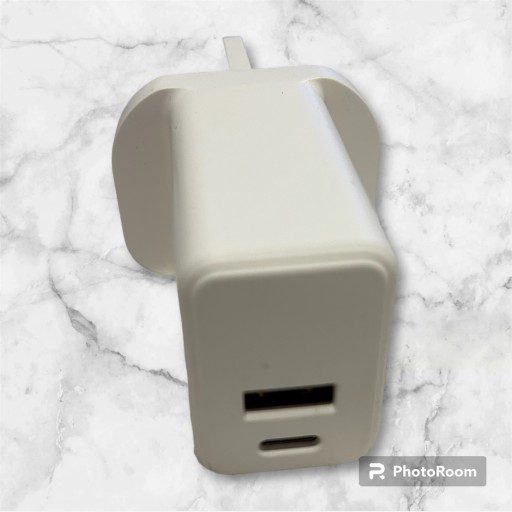 Zdjęcie oferty: Ładowarka USB C i USB UK wtyczka angielska 30W