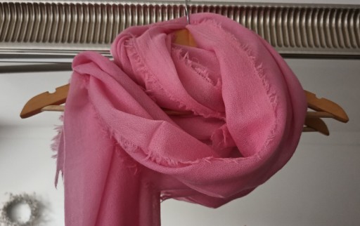 Zdjęcie oferty: Piękny różowy szal COS 
