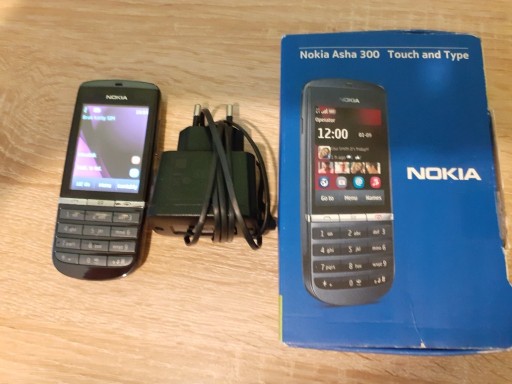 Zdjęcie oferty: Sprzedam NOKIĘ Asha 300 Touch and Type