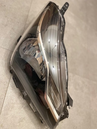 Zdjęcie oferty: Lampa prawa Yaris lift / po 2014r / zwykła ładna 