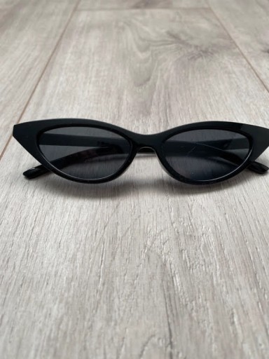 Zdjęcie oferty: Małe czarne okulary przeciwsłoneczne