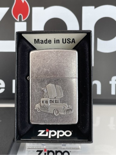 Zdjęcie oferty: Zapalniczka Zippo 2001 Zippo Car Chrysler NOWA