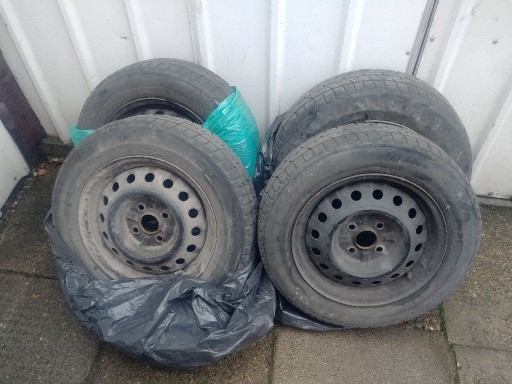 Zdjęcie oferty: Opony zimowe 175/65R14 na felgach 4x100