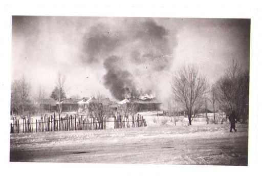 Zdjęcie oferty: FRONT WSCHODNI -ZSRR Ukraina płonąca wieś ok. 1942