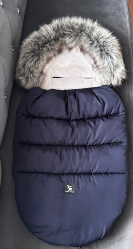 Zdjęcie oferty: Śpiworek do wózka sanek Cottonmoose rozm. 0-18m granatowy futerko