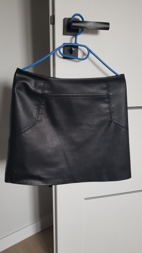 Zdjęcie oferty: Czarna skórzana spódnica H&M rozm. 38