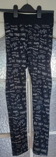 Zdjęcie oferty: Nowe legginsy dziewczęce czarne z napisami rozm 158cm Cool Club