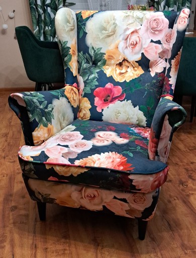 Zdjęcie oferty: Fotel typu uszak w pięknej kwiatowej tkaninie.
