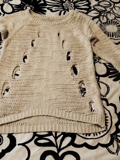 Zdjęcie oferty: Beżowy sweter z dziurami i dłuższym tyłem River Island M 38 