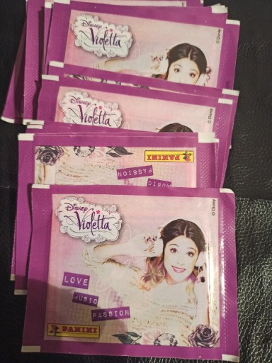 Zdjęcie oferty: Panini Disney Violetta saszetki naklejki 33 paczki
