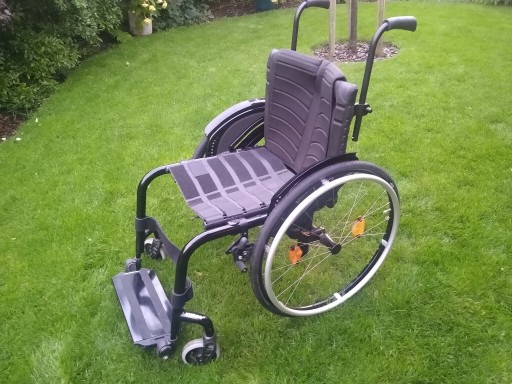 Zdjęcie oferty: Wózek inwalidzki składany, bardzo lekki 9kg