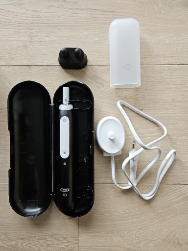 Zdjęcie oferty: Szczoteczka magnetyczna Oral-B iO4