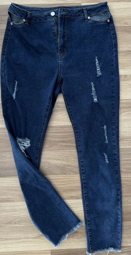 Zdjęcie oferty: Spodnie jeansowe z wysokim stanem przetarcia