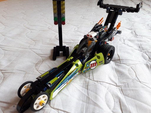 Zdjęcie oferty: LEGO Technic Dragster 42130 z napędem na naciąg