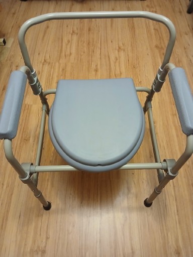 Zdjęcie oferty: Krzesło toaletowe wc. Sanitarne, mocne i solidne.