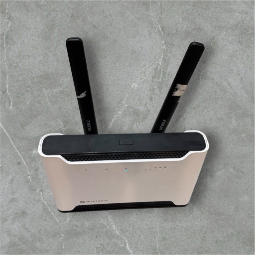 Zdjęcie oferty: Router LTE 4G MikroTik Chateau LTE6 + anteny PR1US540 (komplet)