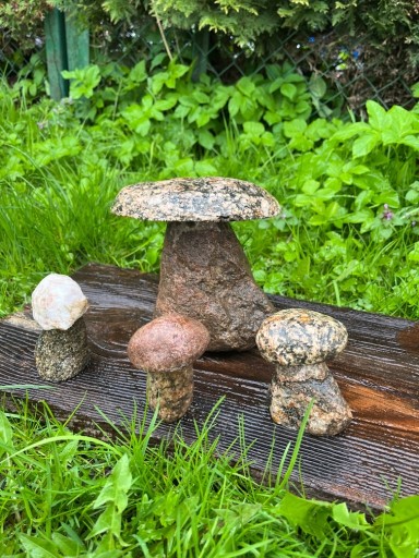 Zdjęcie oferty: Śliczne kamienne grzybki z kamienia naturalnego 
