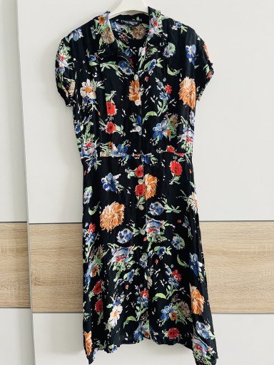 Zdjęcie oferty: Sukienka z wiskoza letnia s w kwiatki