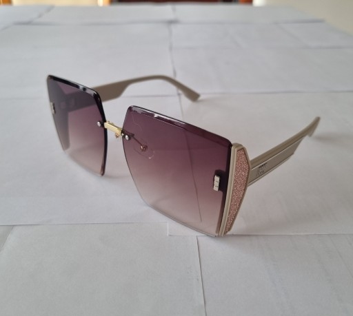Zdjęcie oferty: Kwadratowe okulary przeciwsłoneczne klasyczne 