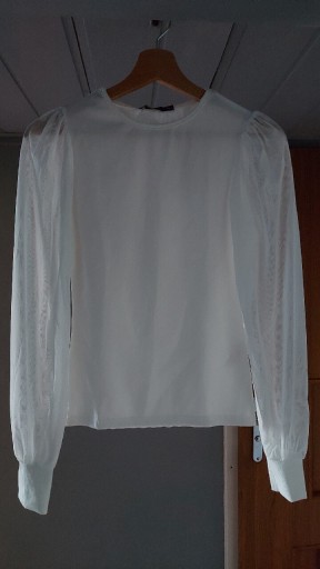 Zdjęcie oferty: Biała bluzeczka z długim rękawem. 