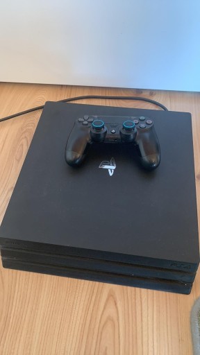 Zdjęcie oferty: PlayStation 4 pro + gry