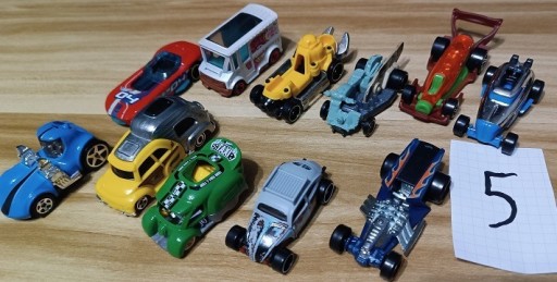 Zdjęcie oferty: Samochody HOT WHEELS 11 szt.+ Gratis 