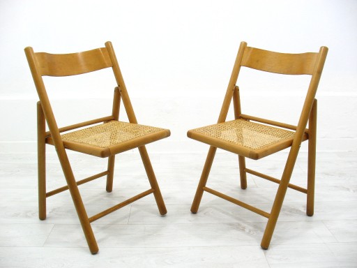 Zdjęcie oferty: Para składanych krzeseł rafia  drewno lata 70. 