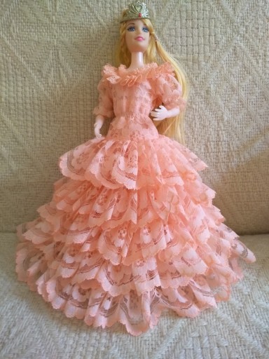 Zdjęcie oferty: Suknia księżniczki-lalka 30cm-nowa-na upominek
