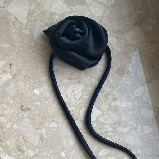 Zdjęcie oferty: czarny choker naszyjnik handmade róża jedwab satyn