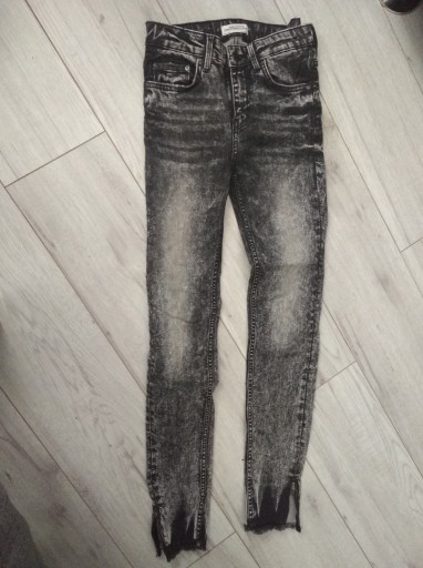 Zdjęcie oferty: Jeansowe spodnie z elastanem  Zara r.36