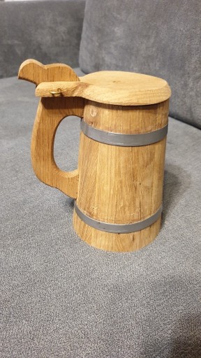 Zdjęcie oferty: Drewniany kufel z klapką. Hand made.