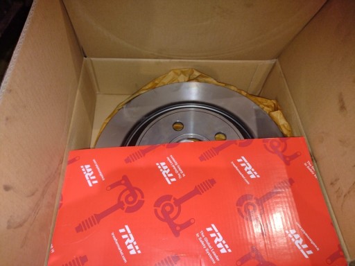 Zdjęcie oferty: Tarcze TRW i klocki BREMBO TYŁ VOLVO S80, V70 XC70