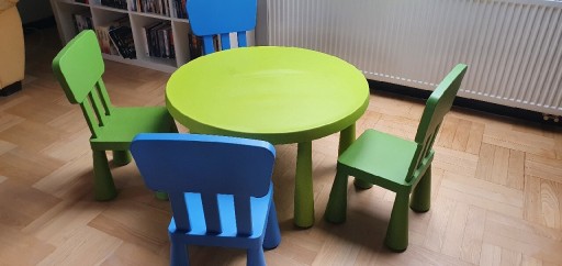Zdjęcie oferty: Zestaw Ikea Mammut 4x krzesełko plus stolik