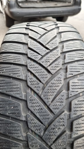 Zdjęcie oferty: Opona zima 235/40R19