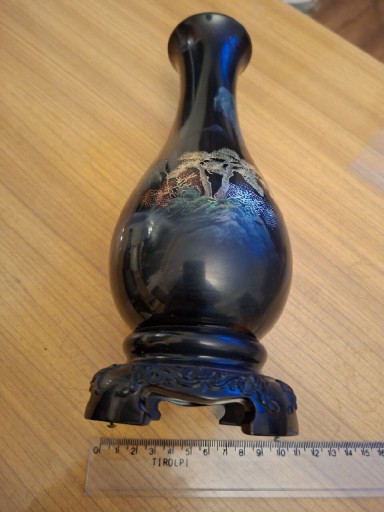 Zdjęcie oferty: Wazonik z chińskiej, czarnej laki.