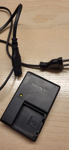 Zdjęcie oferty: Ładowarka Sony BC-CSG do akumulatorów aparatu foto