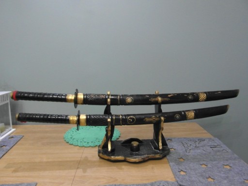 Zdjęcie oferty: Stare miecze samurajskie - atrapa
