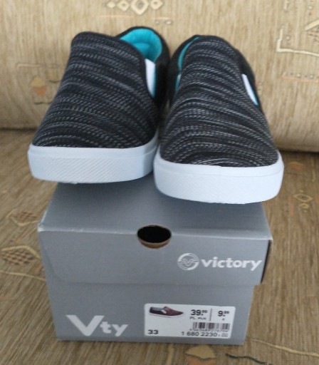 Zdjęcie oferty: Sneakersy Vty rozmiar 33 nowe